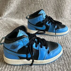 Nike Air Jordan High Tops Size 1Y Carolina Blue Sneakers Retro Classic
